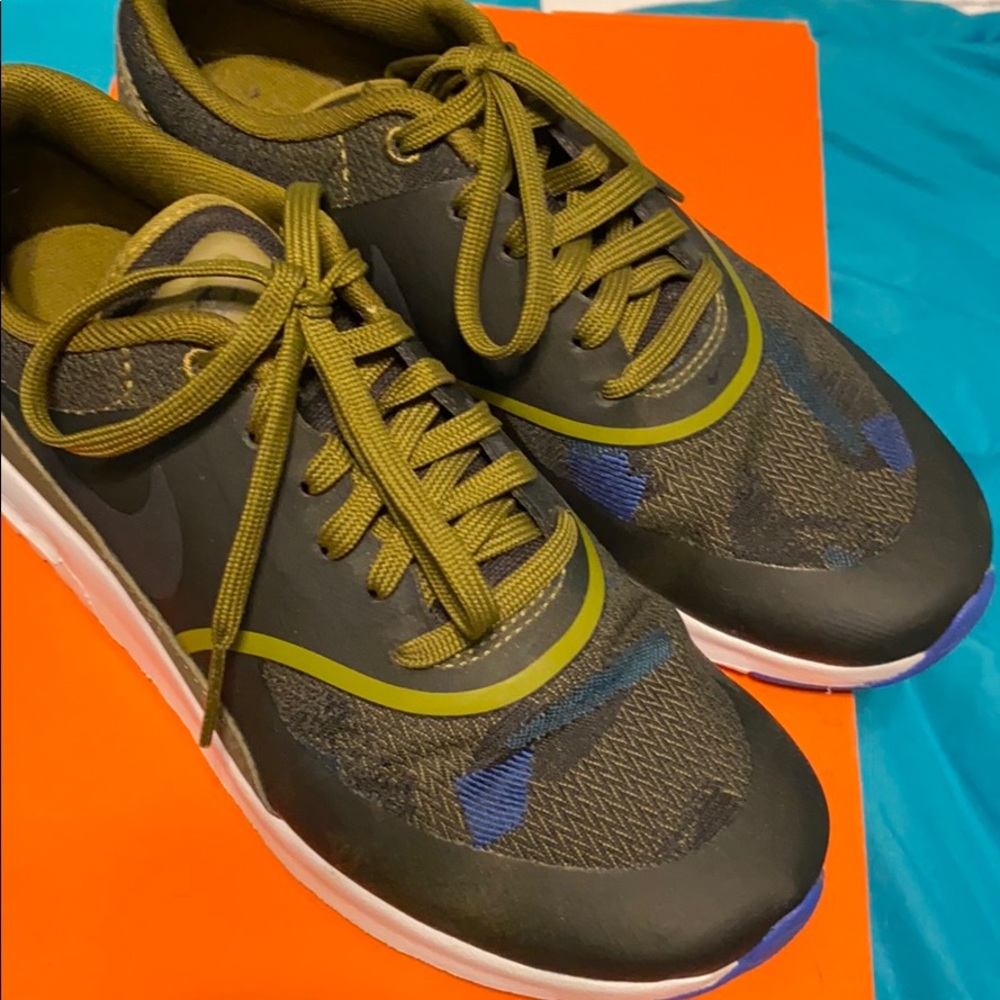 Nike Thea sneakers